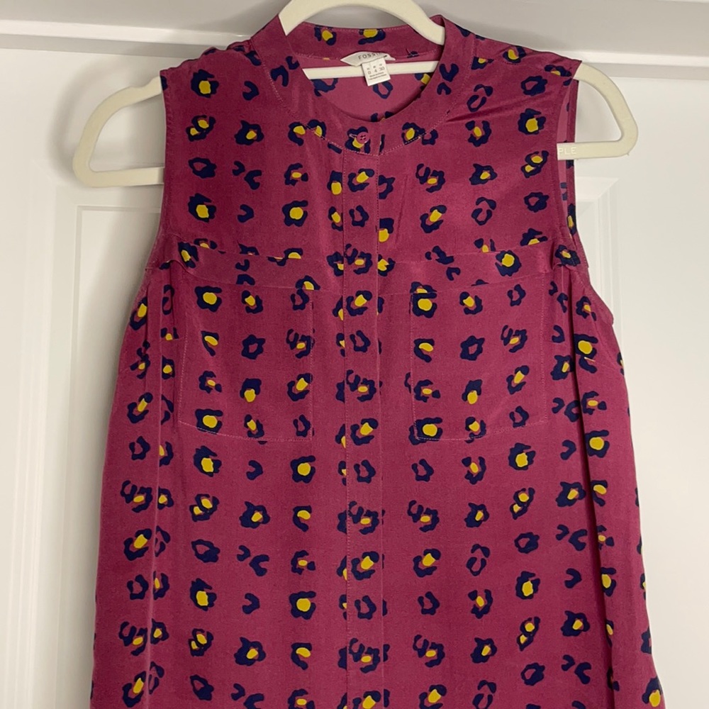 100% SILK BLOUSE FOSSIL BRAND SIZE 0. MAGENTA LEOPARD PRINT. EUC.